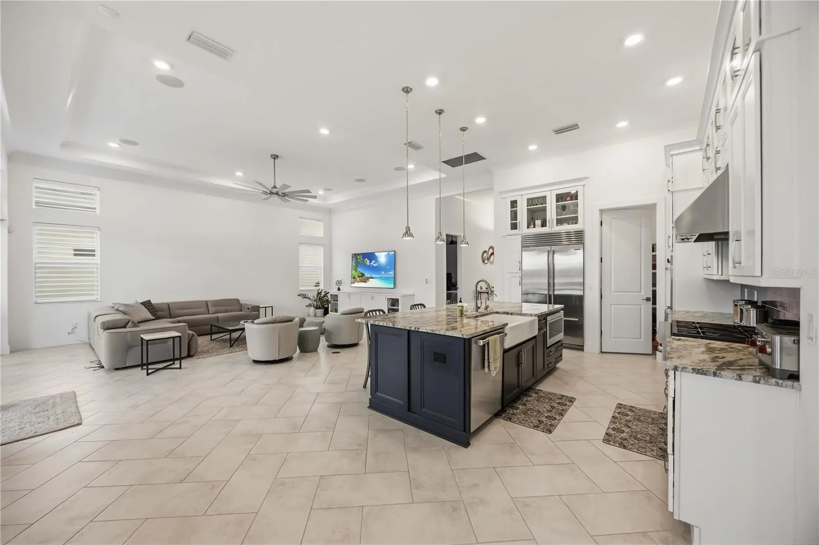 8110 REDONDA LOOP