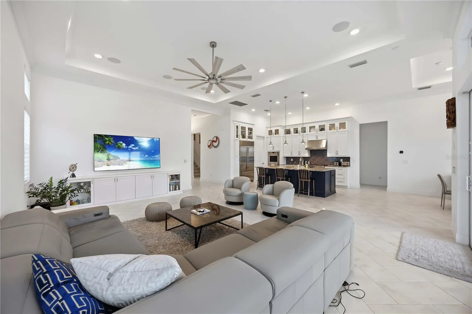 8110 REDONDA LOOP