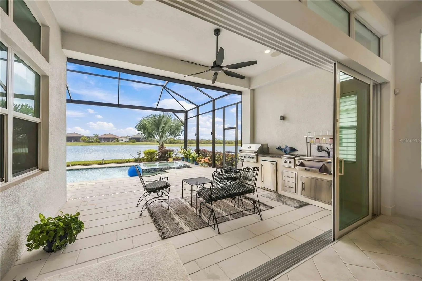 8110 REDONDA LOOP