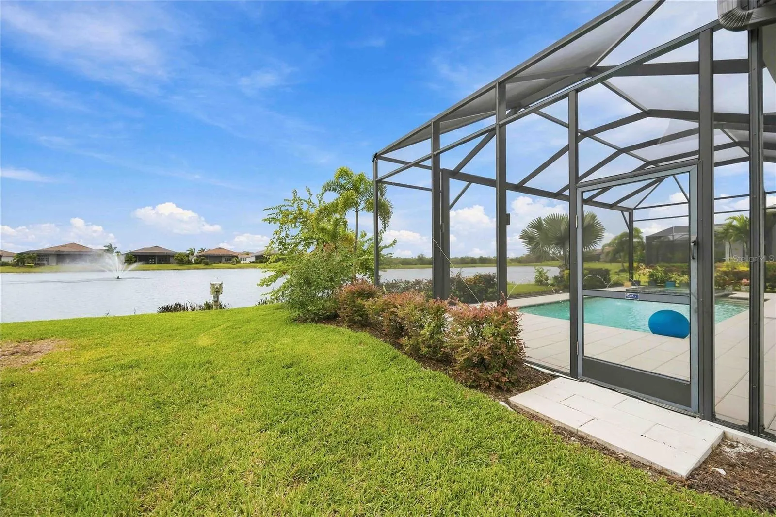 8110 REDONDA LOOP