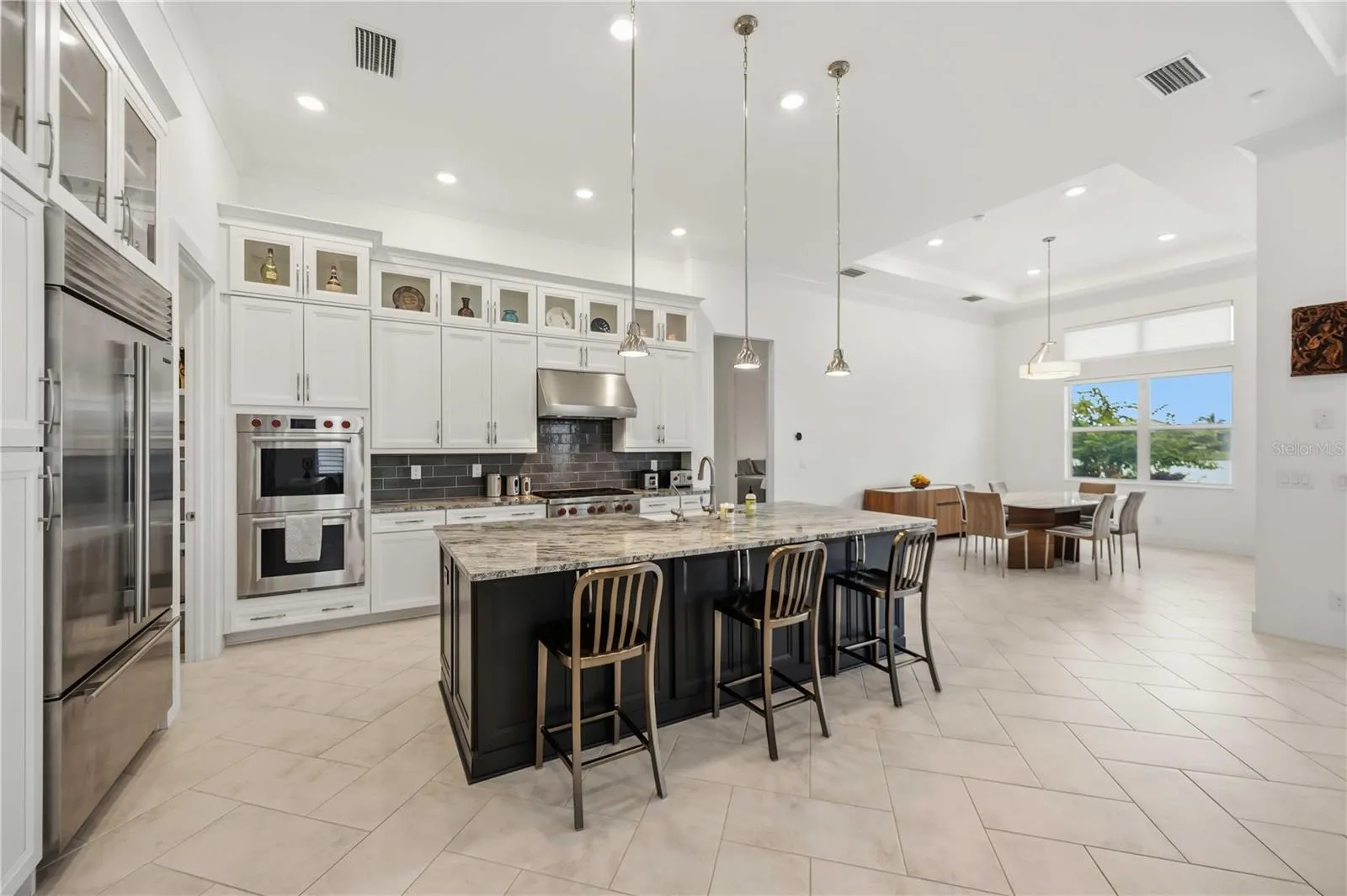 8110 REDONDA LOOP