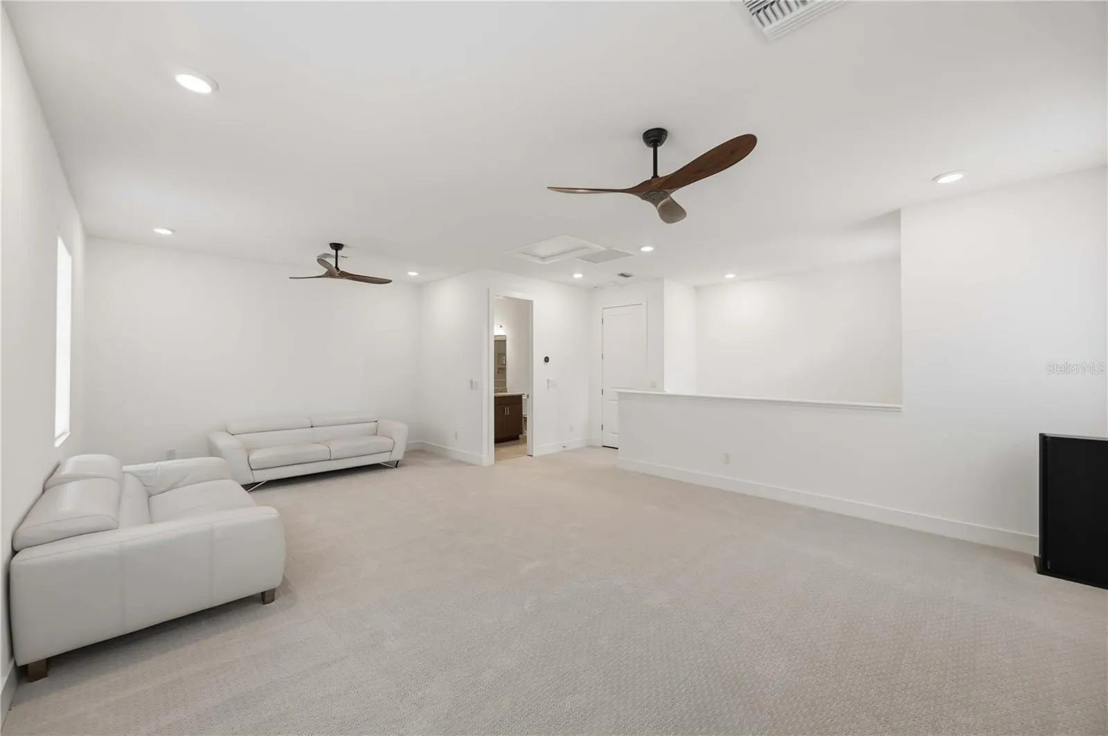 8110 REDONDA LOOP