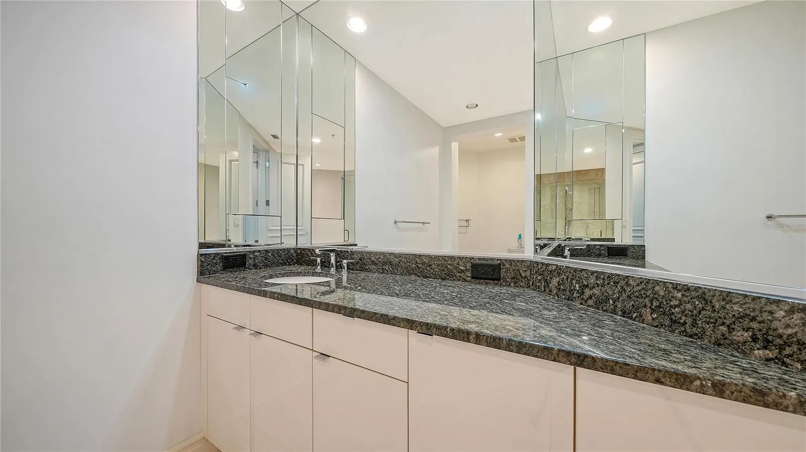 500 S PALM AVE #32 #32