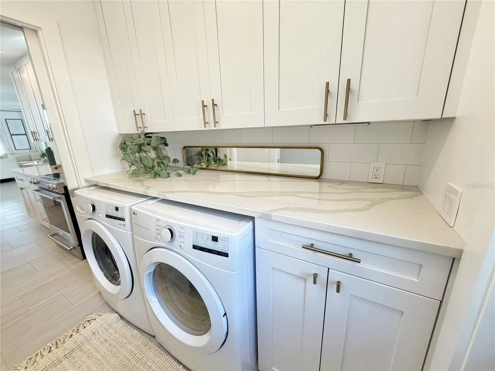 1523 NAPOLI DR E