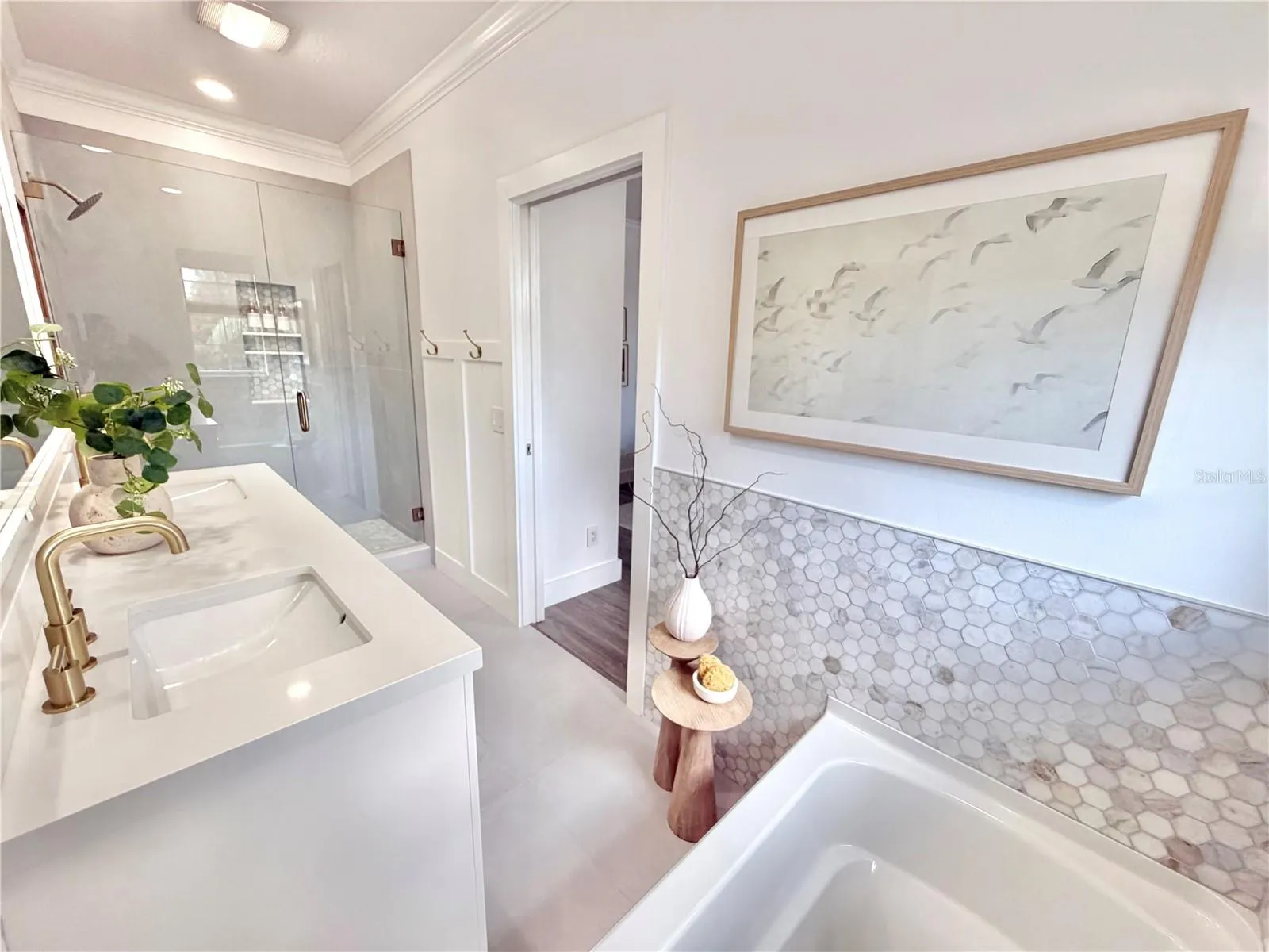 1523 NAPOLI DR E