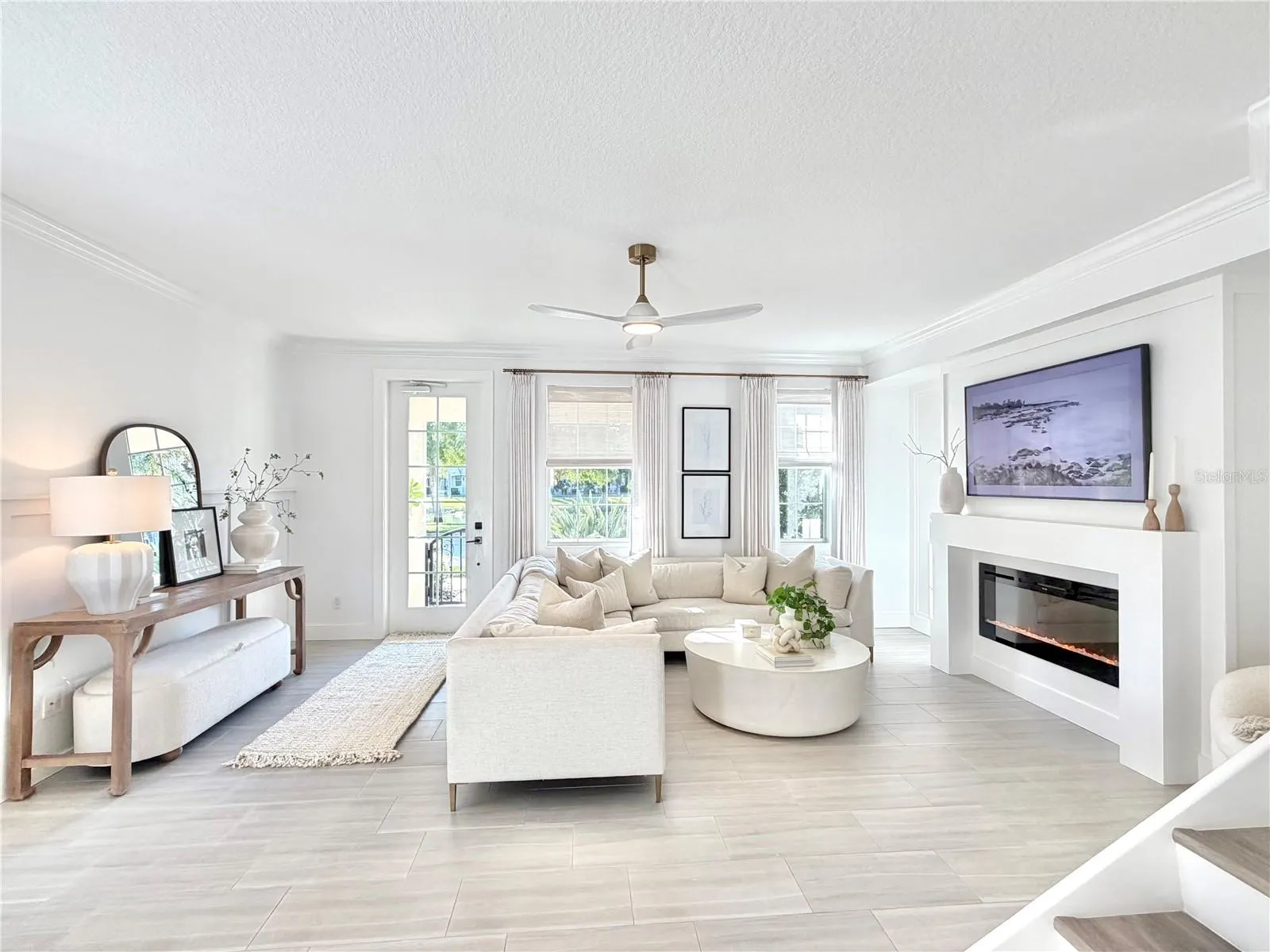 1523 NAPOLI DR E