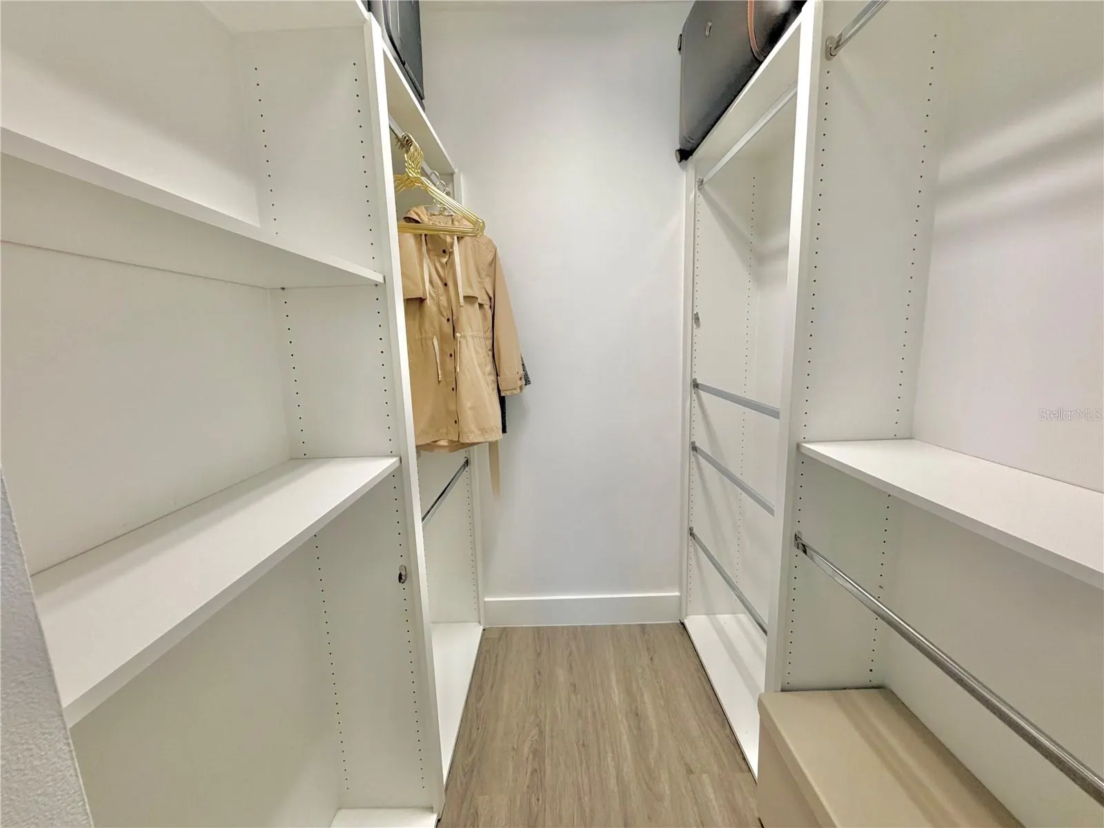 1523 NAPOLI DR E