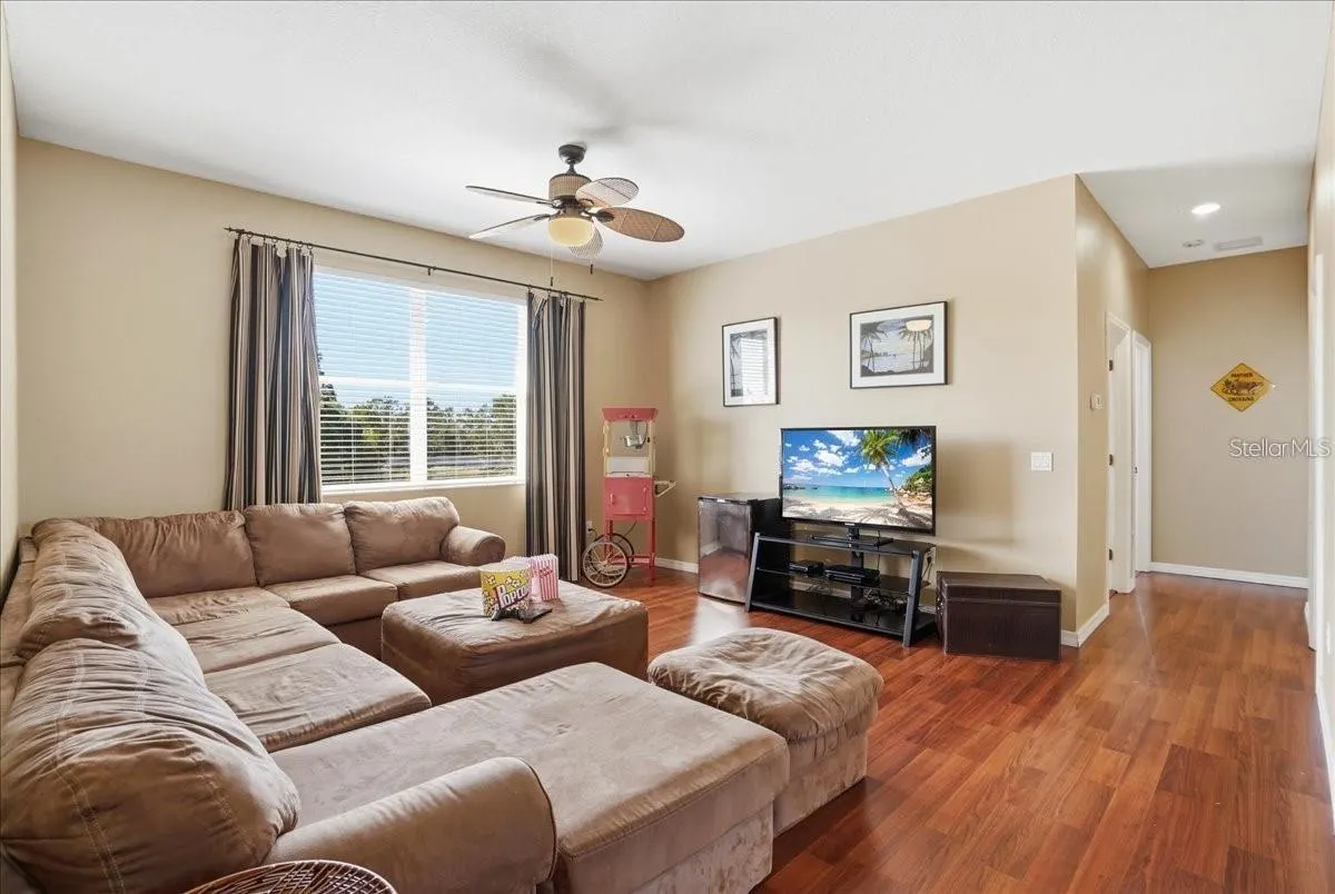 5809 LEXINGTON DR