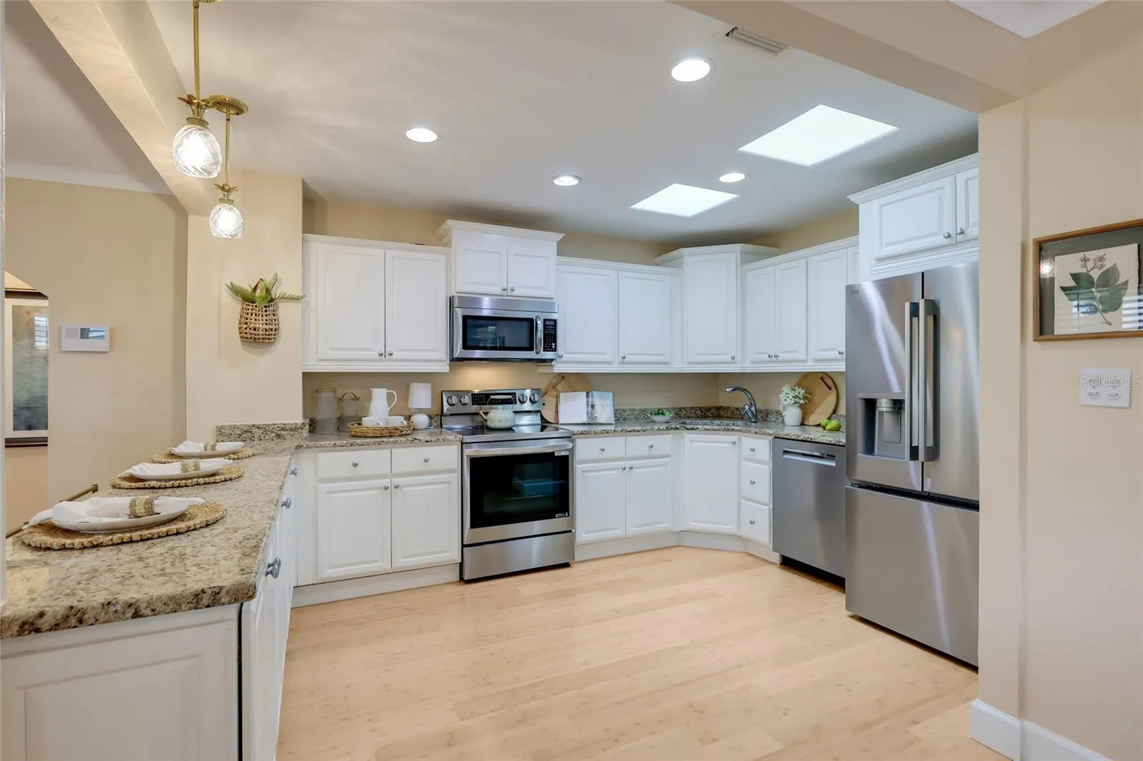 128 S WASHINGTON DR