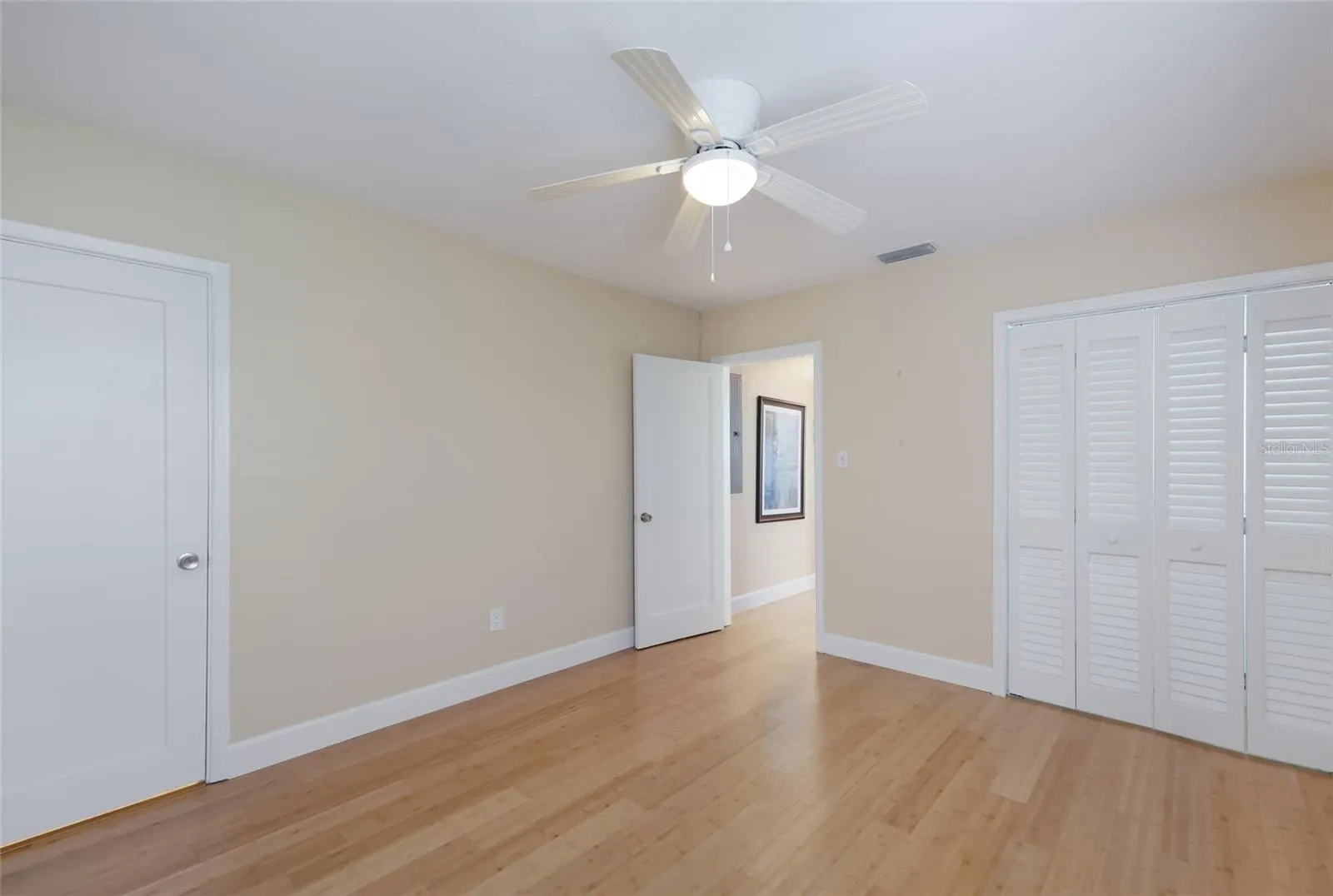 128 S WASHINGTON DR