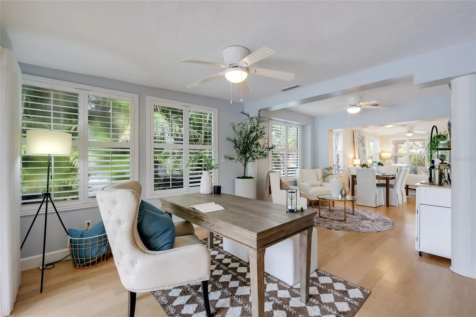 128 S WASHINGTON DR