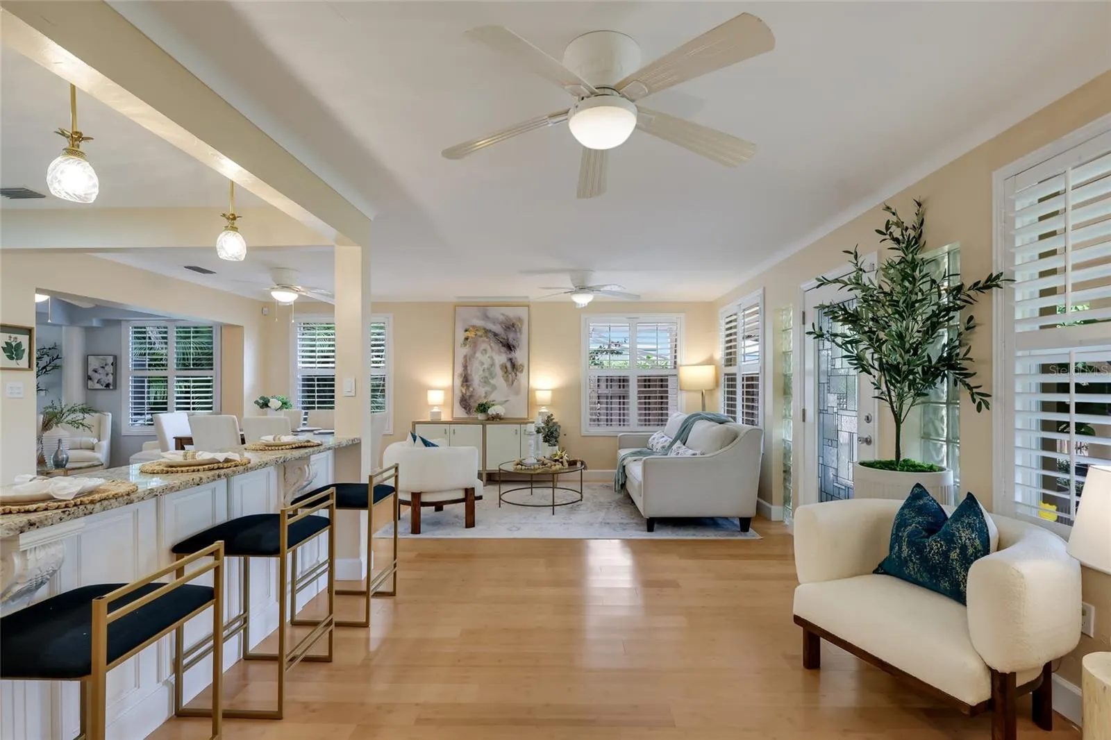 128 S WASHINGTON DR