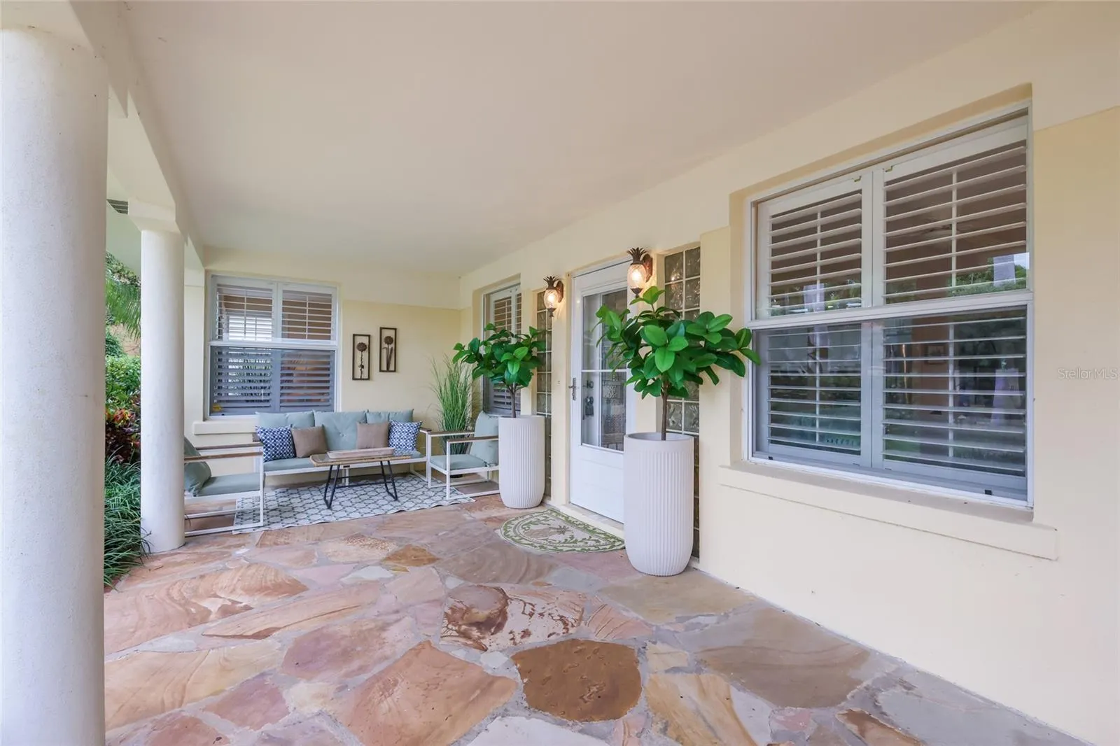 128 S WASHINGTON DR