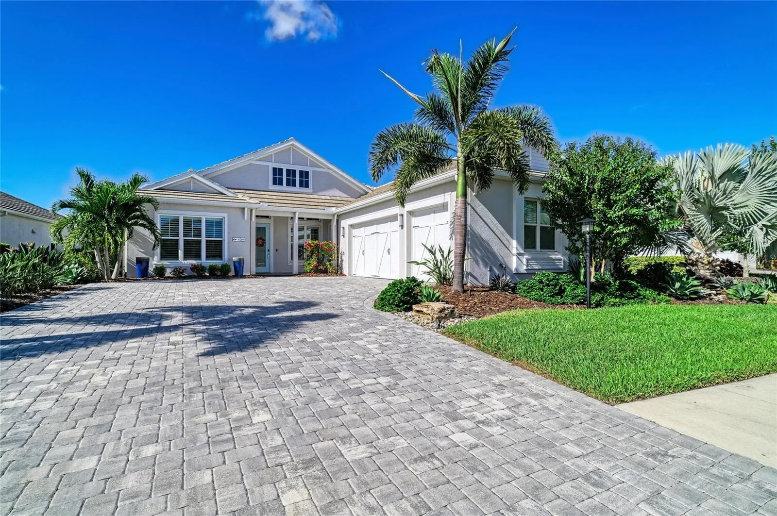 8269 GRANDE SHORES DR