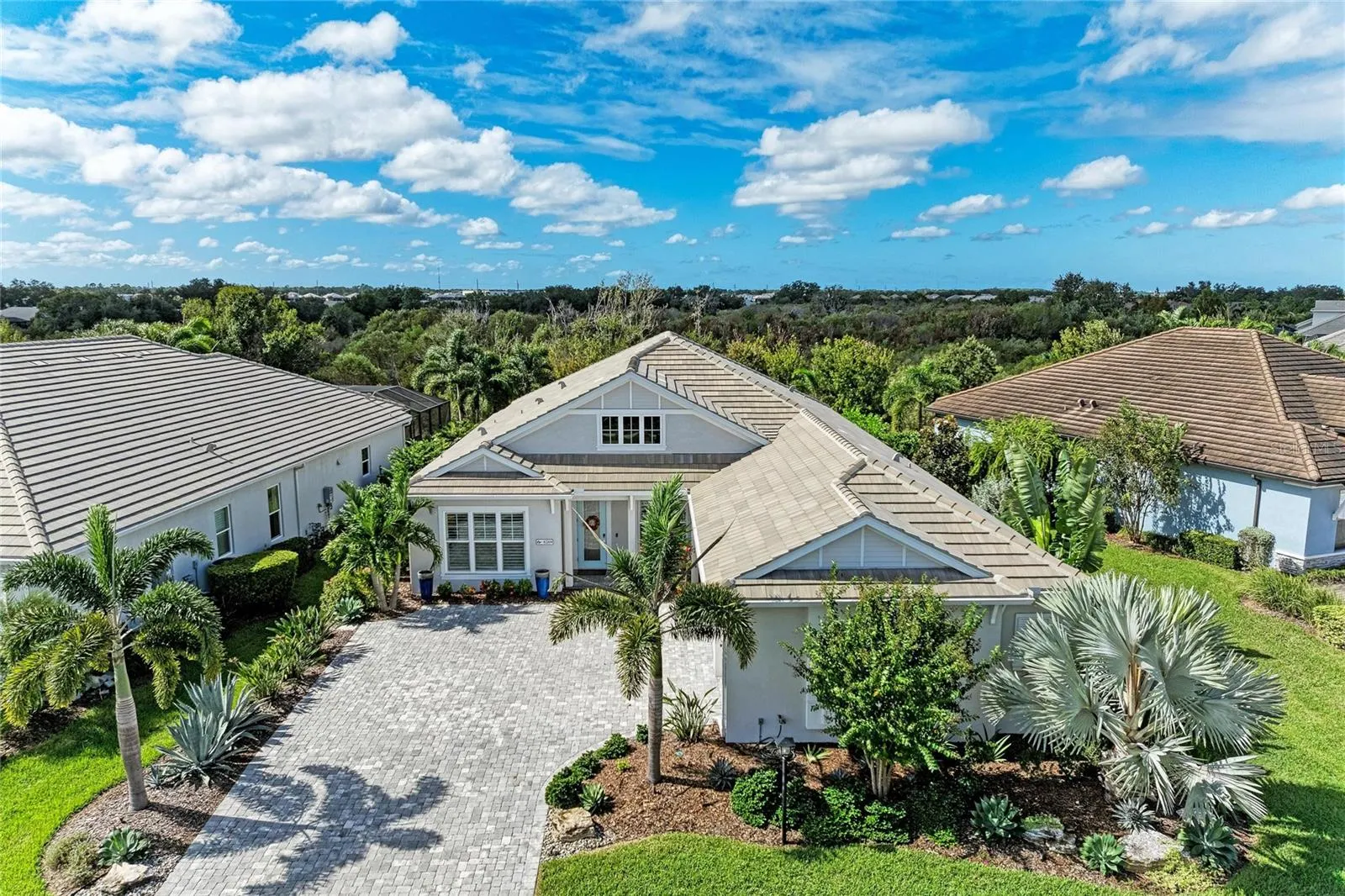 8269 GRANDE SHORES DR