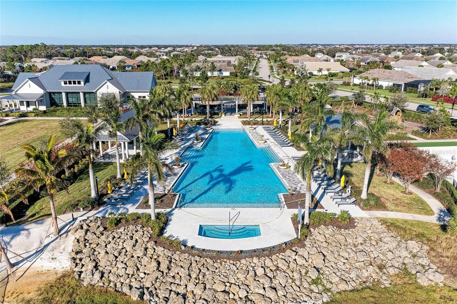 8269 GRANDE SHORES DR