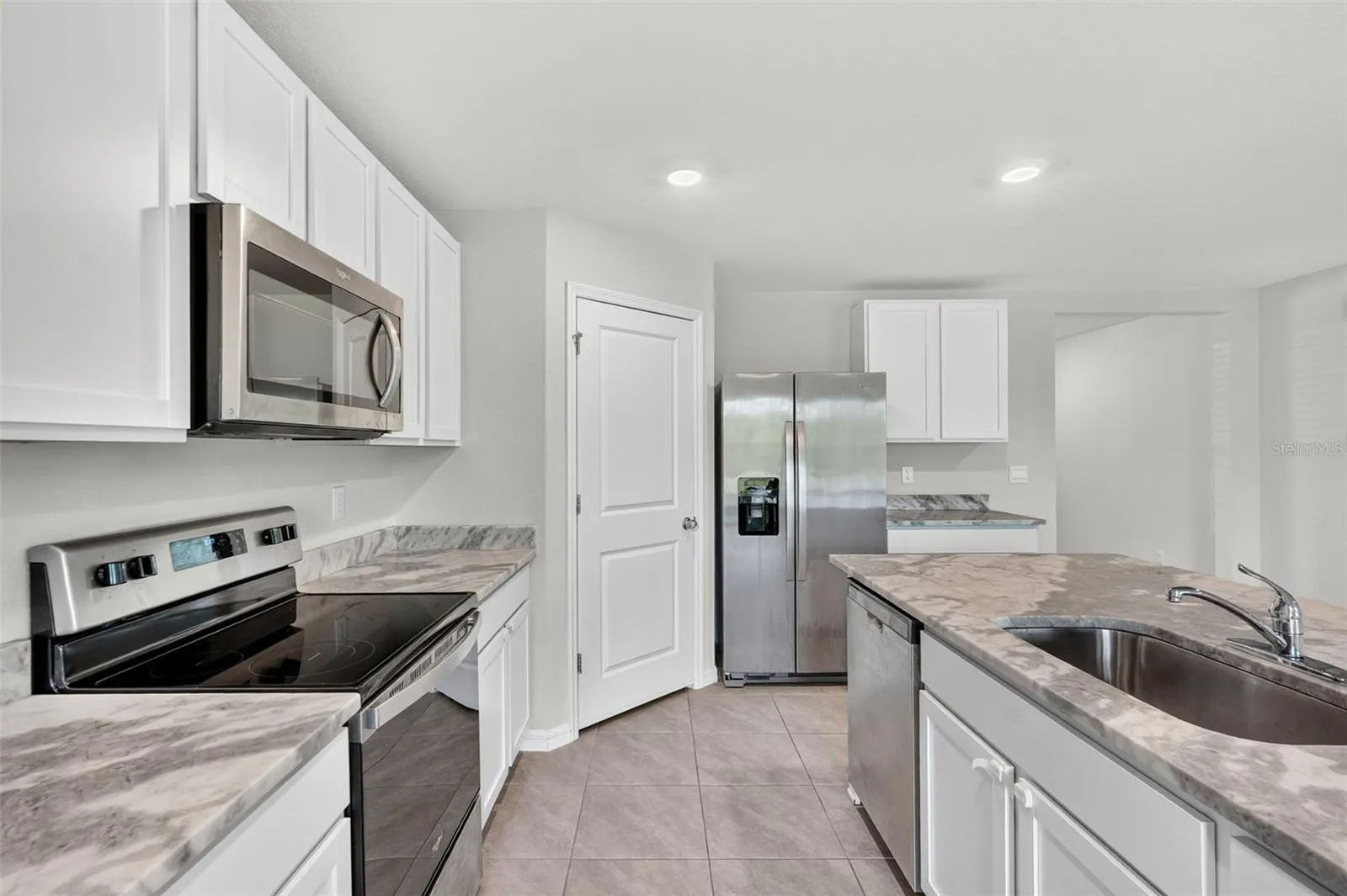 5809 FLAGSTONE TRL