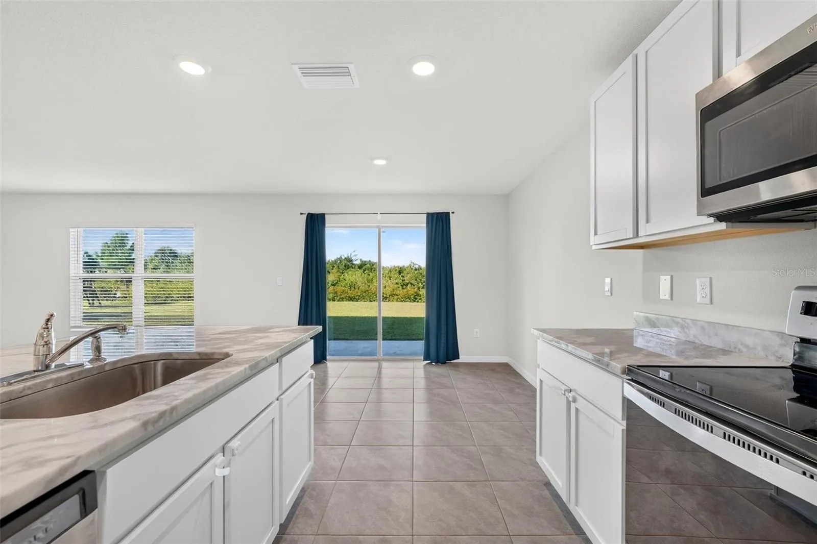 5809 FLAGSTONE TRL