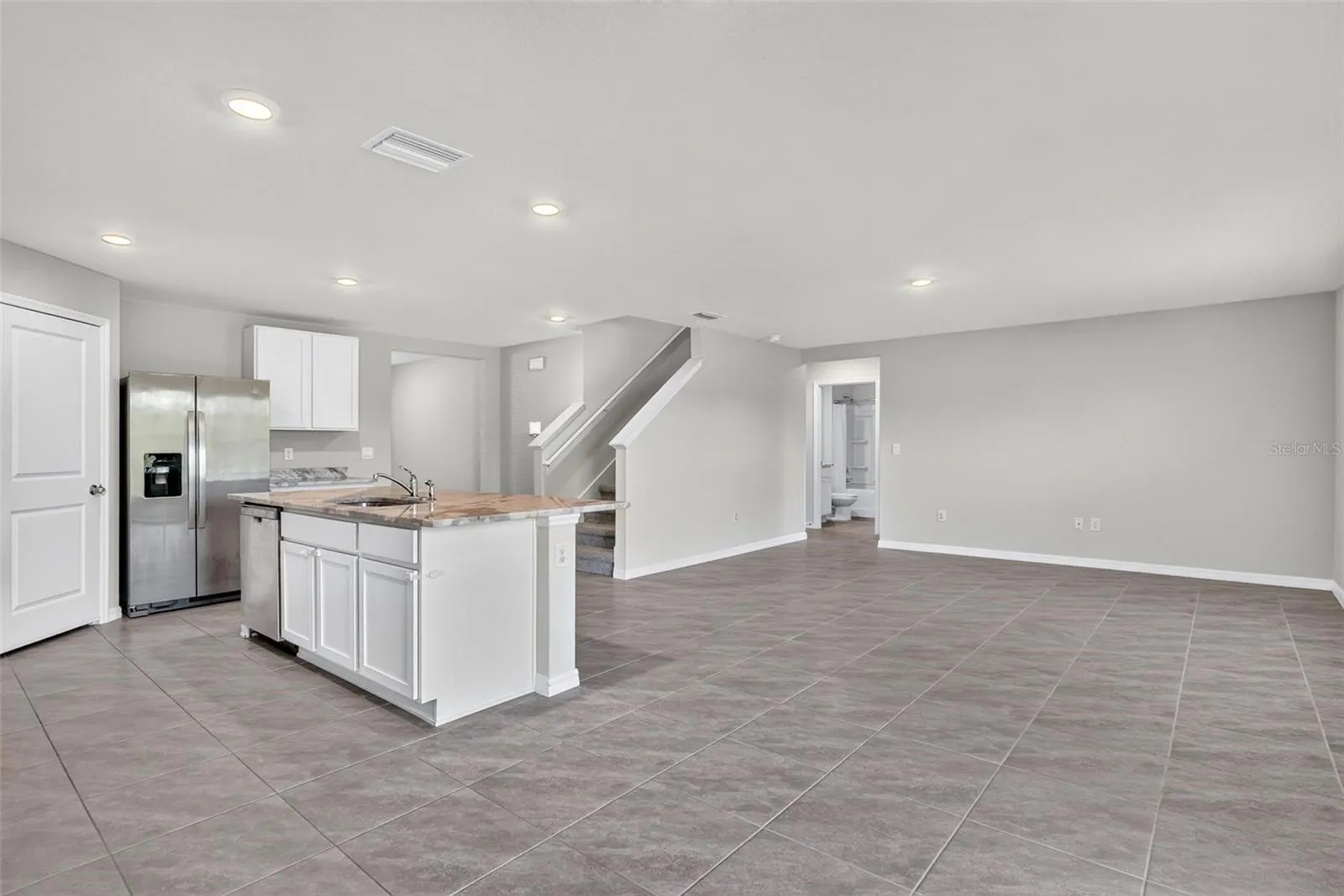 5809 FLAGSTONE TRL