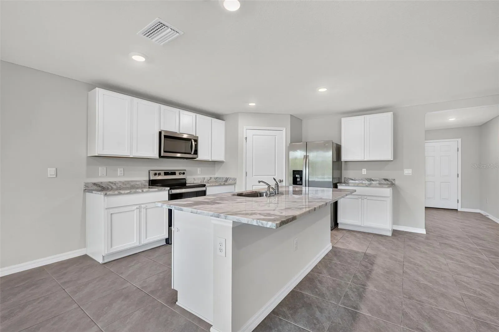 5809 FLAGSTONE TRL