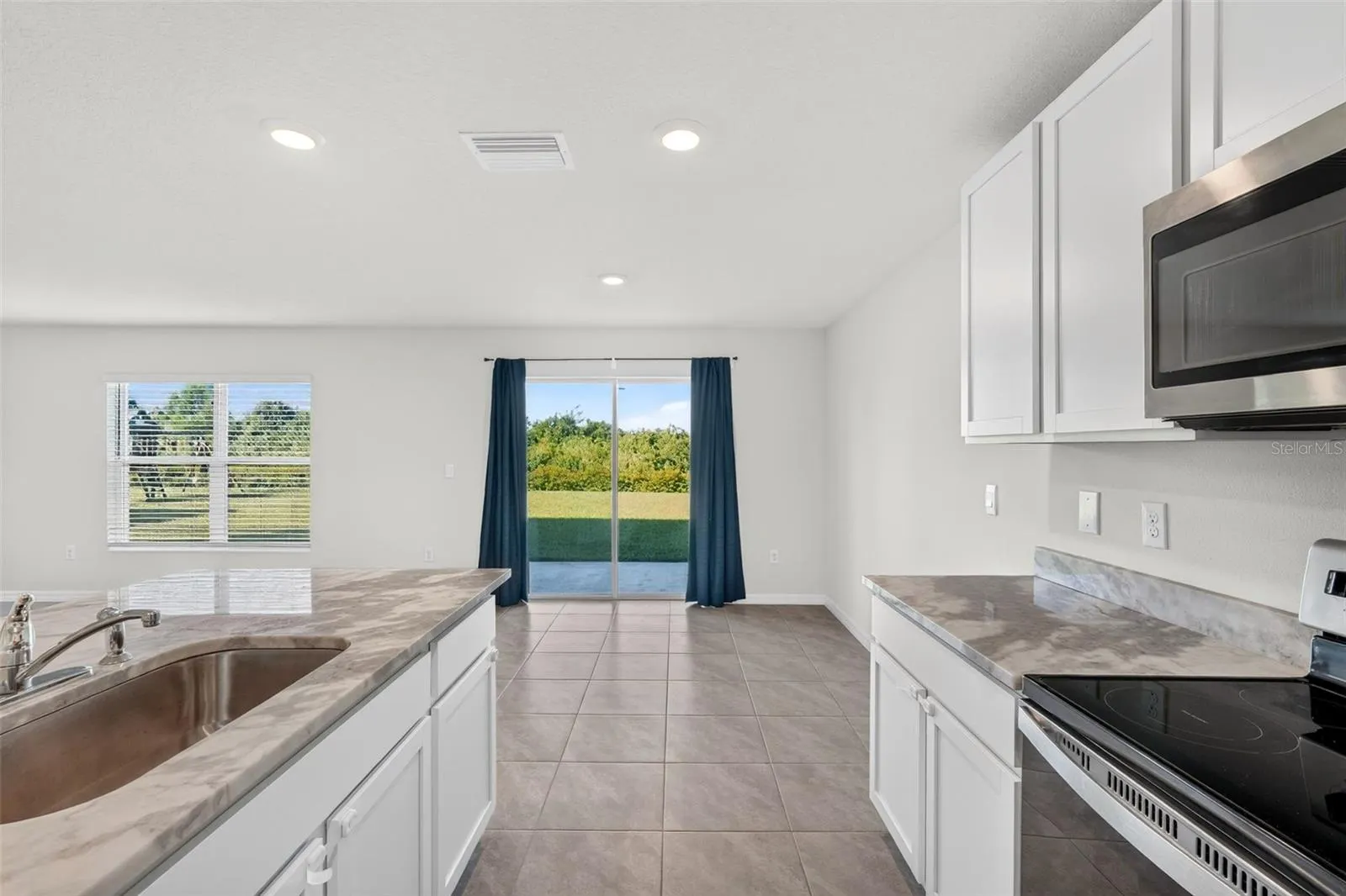 5809 FLAGSTONE TRL