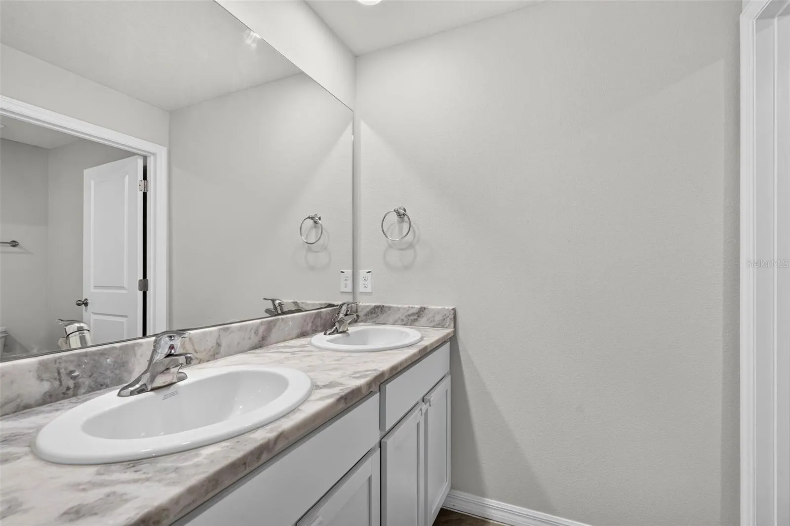 5809 FLAGSTONE TRL