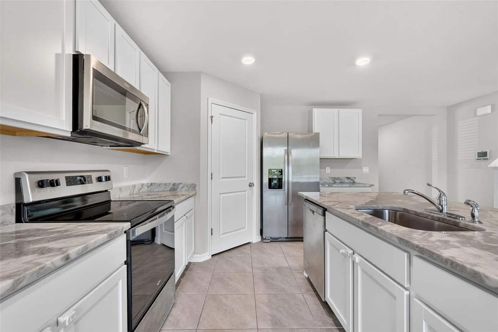 5809 FLAGSTONE TRL