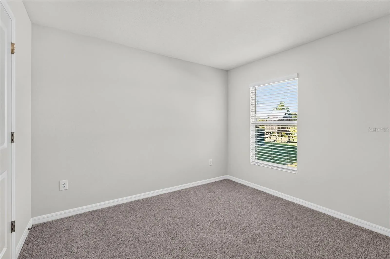 5809 FLAGSTONE TRL