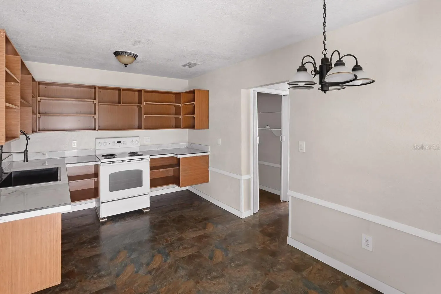 23083 CENTRAL AVE #C #C