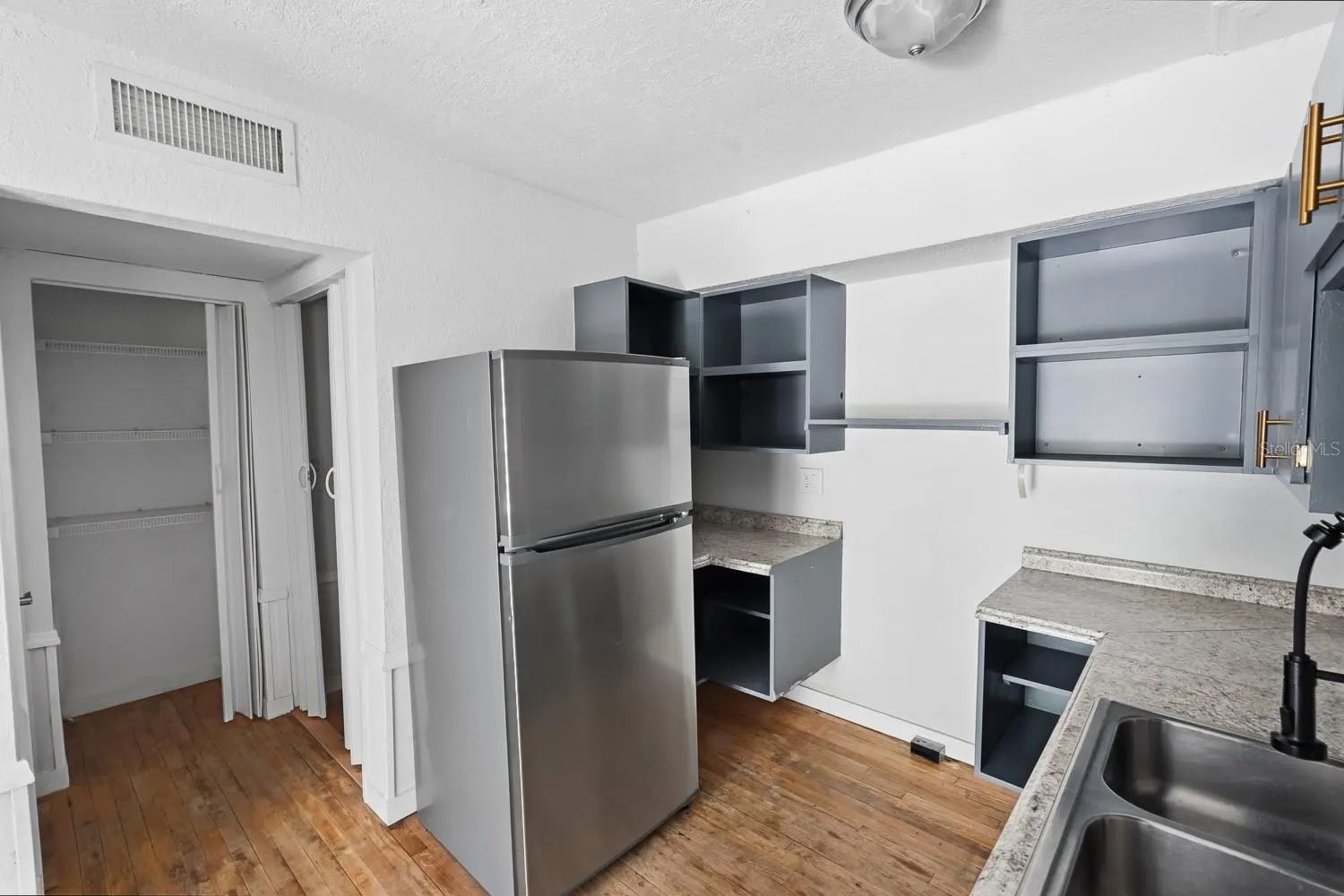 23083 CENTRAL AVE #C #C
