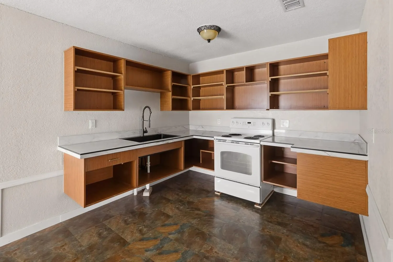 23083 CENTRAL AVE #C #C