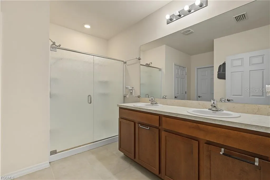 3190 ESTANCIA LN
