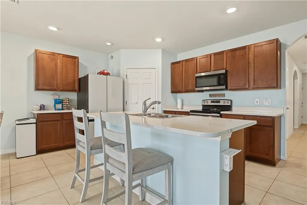 3190 ESTANCIA LN