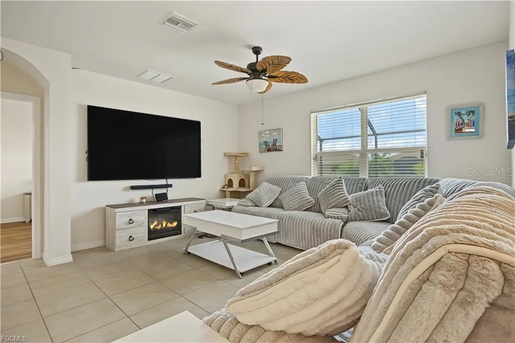 3190 ESTANCIA LN