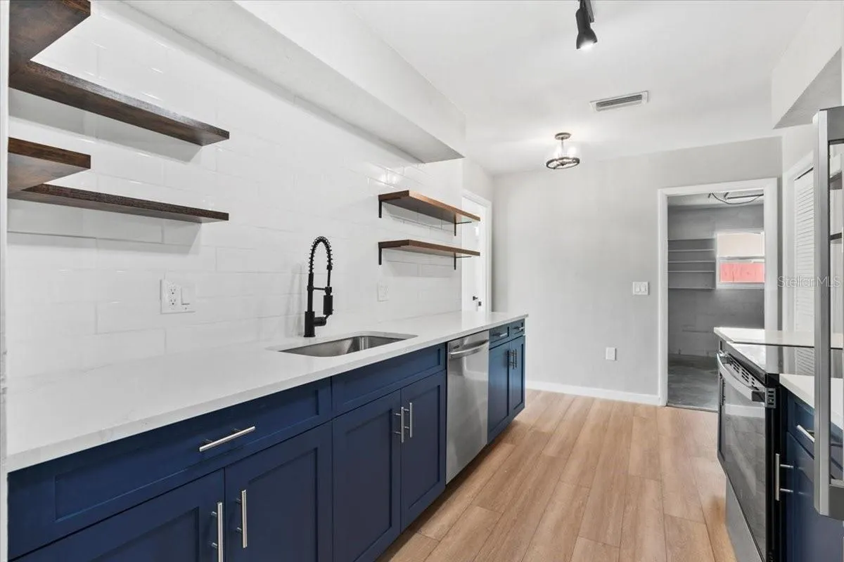 404 BRIARWOOD RD