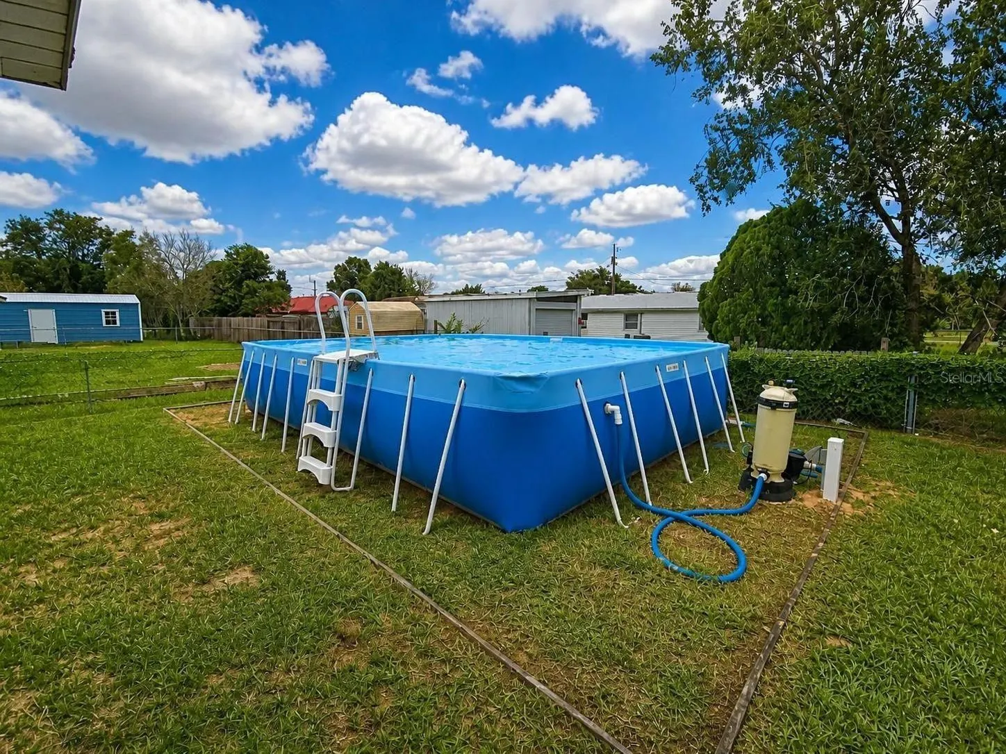 2074 W HIBISCUS RD