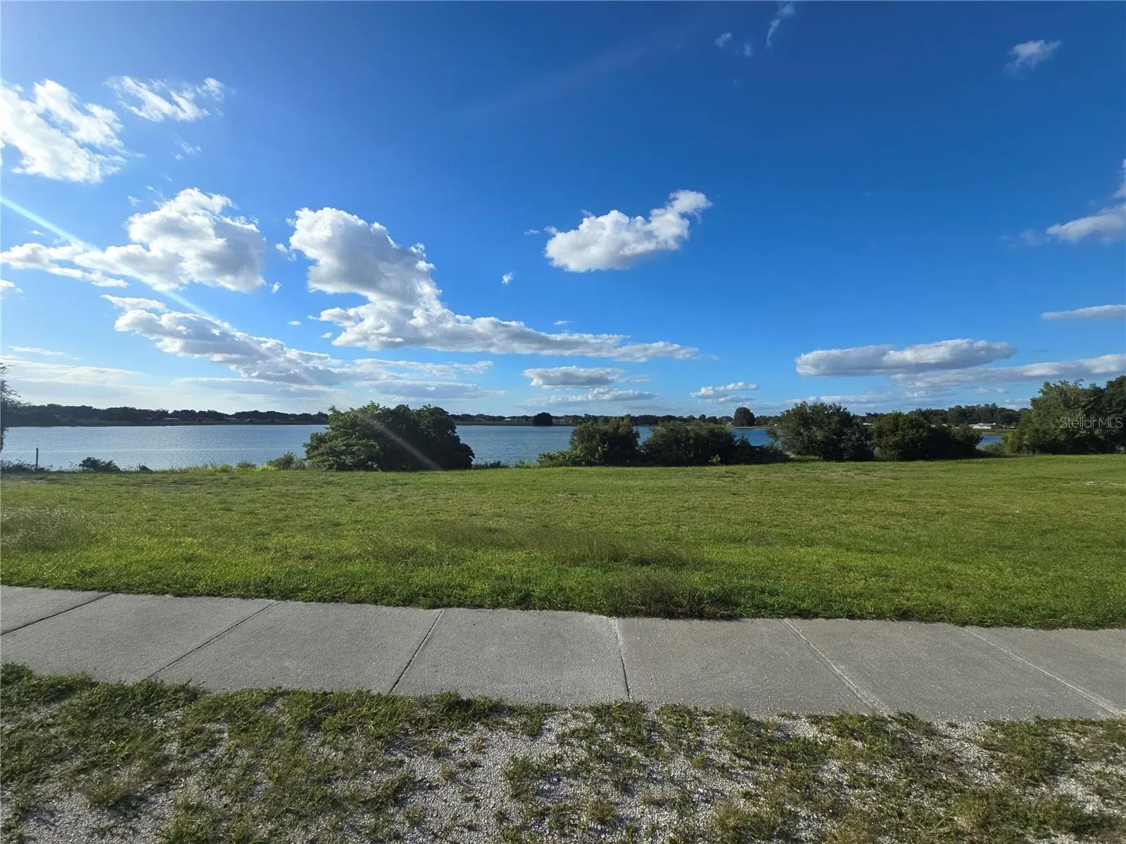 2074 W HIBISCUS RD