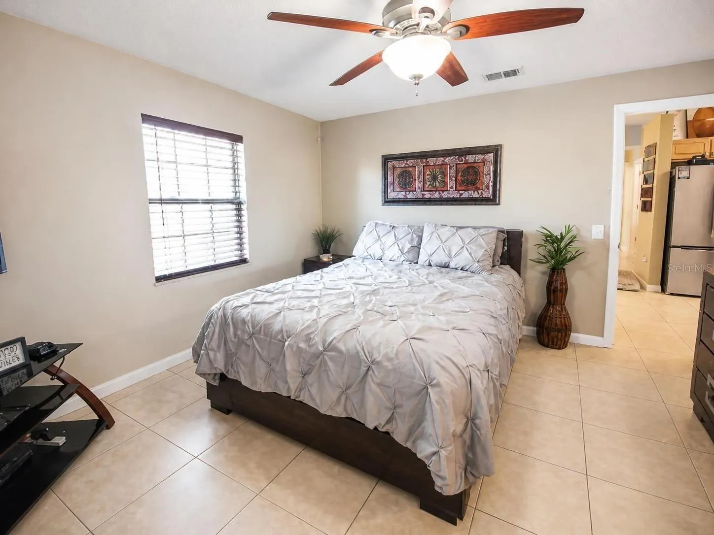 2074 W HIBISCUS RD