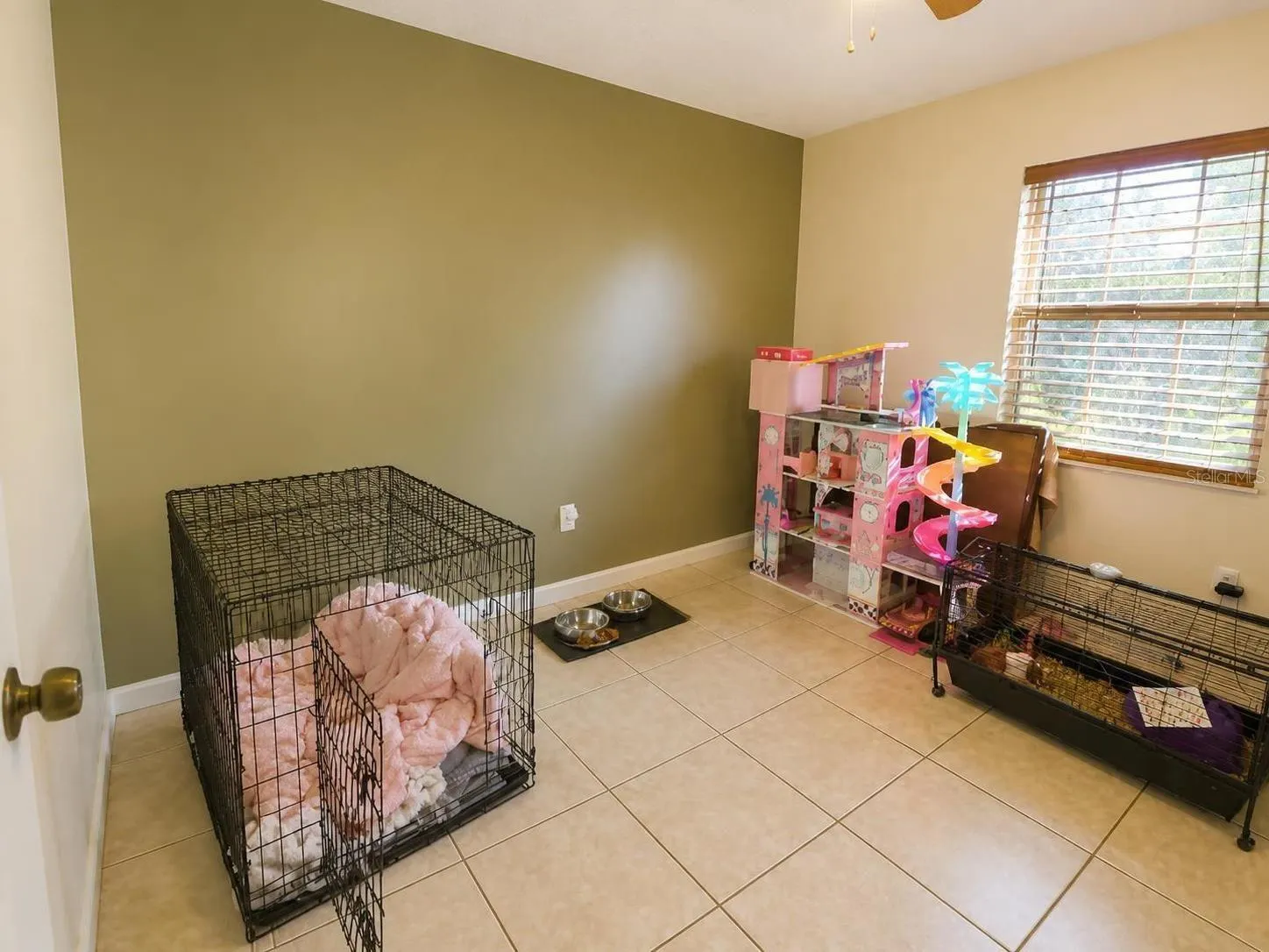 2074 W HIBISCUS RD