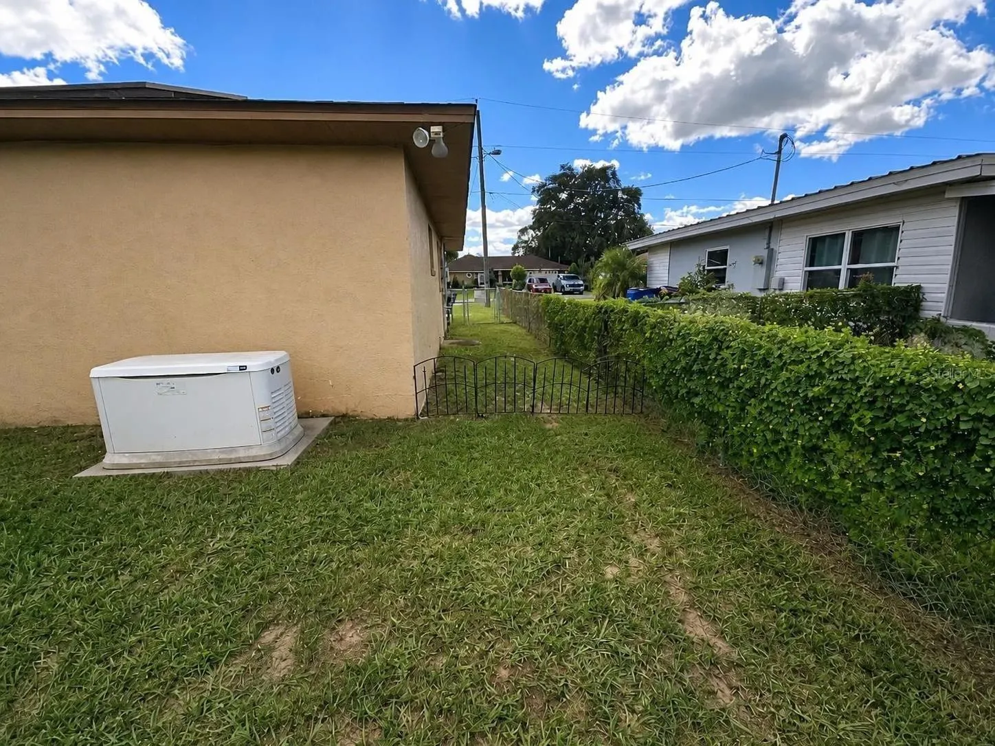2074 W HIBISCUS RD