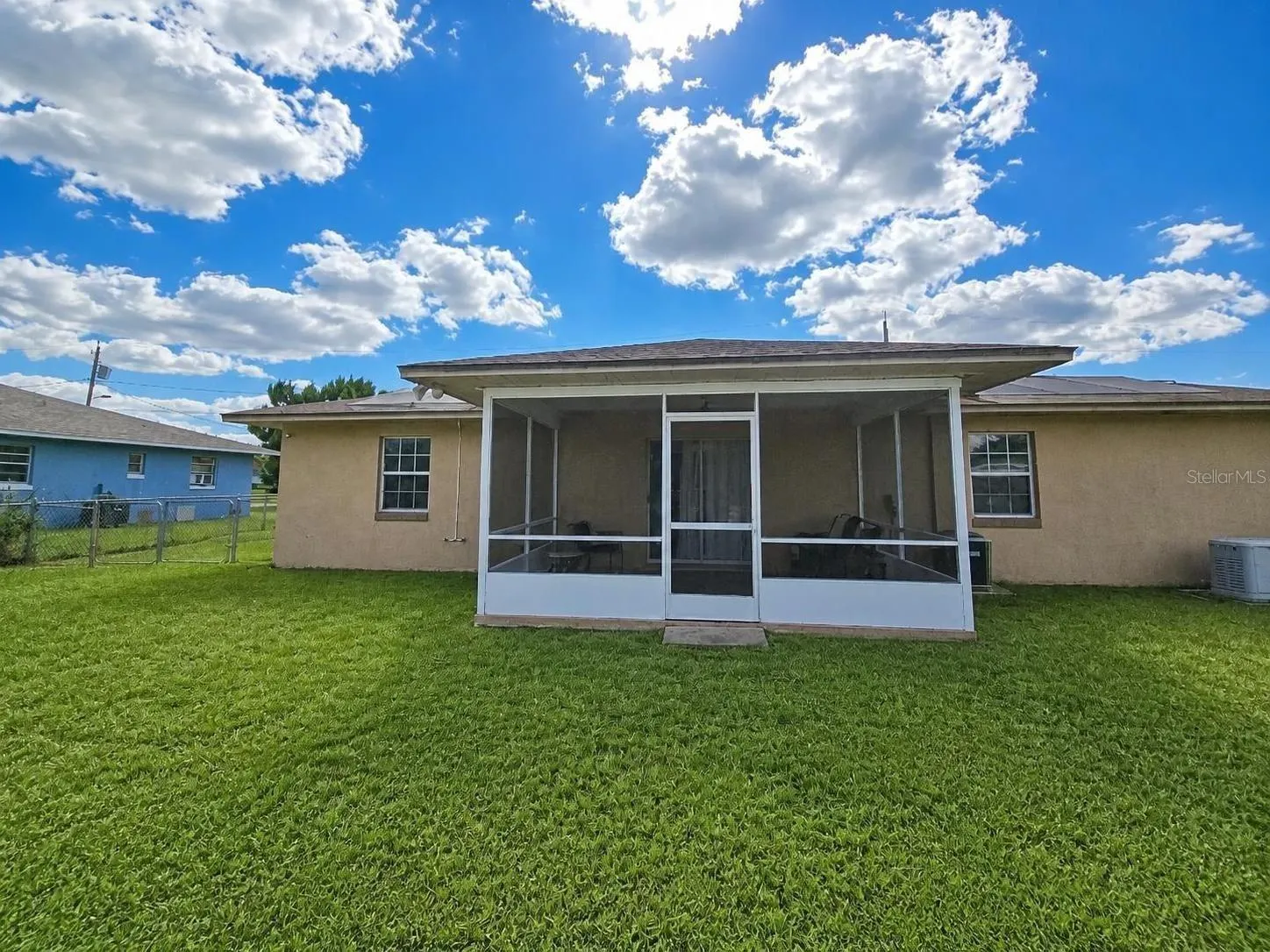 2074 W HIBISCUS RD