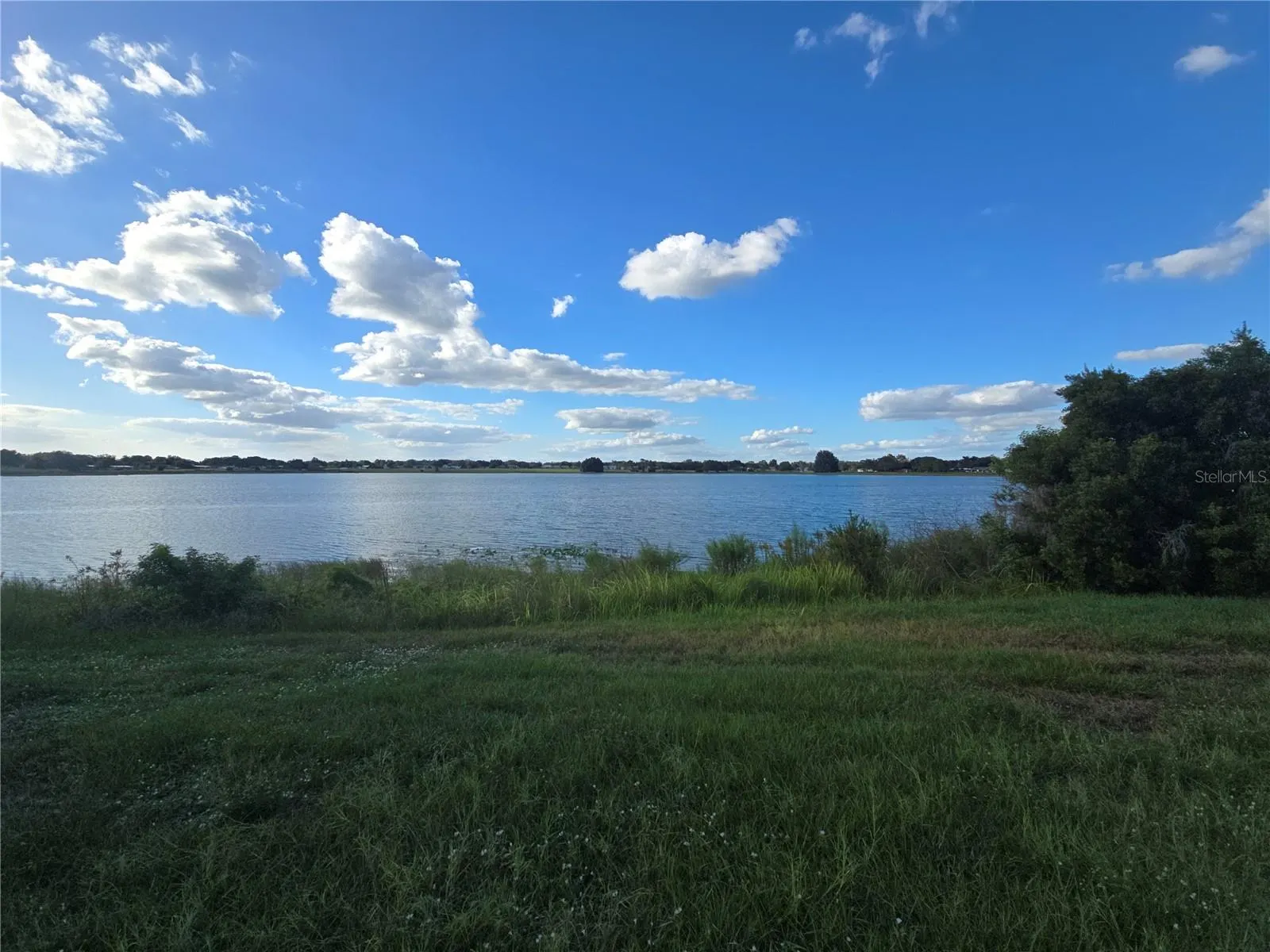 2074 W HIBISCUS RD