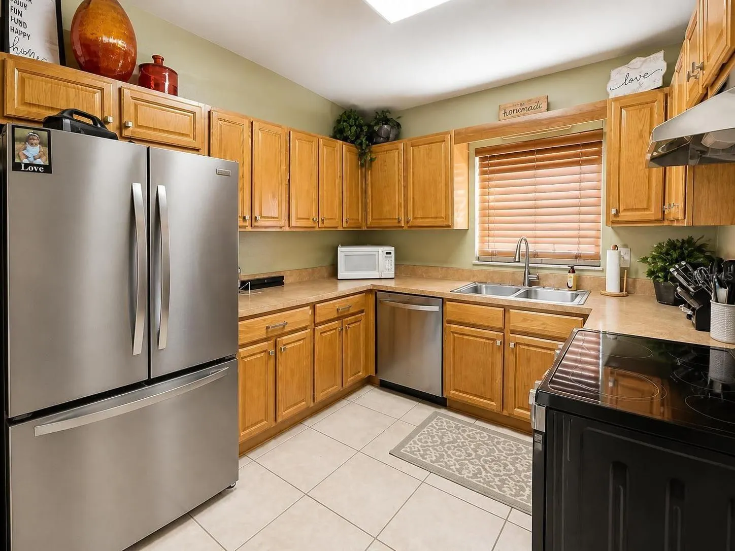 2074 W HIBISCUS RD