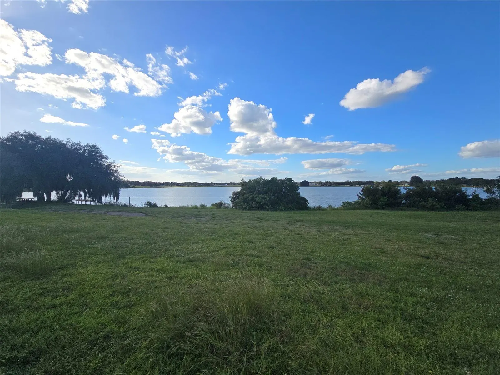 2074 W HIBISCUS RD