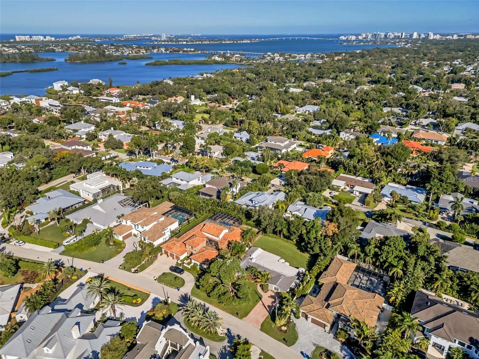 1605 N LAKE SHORE DR