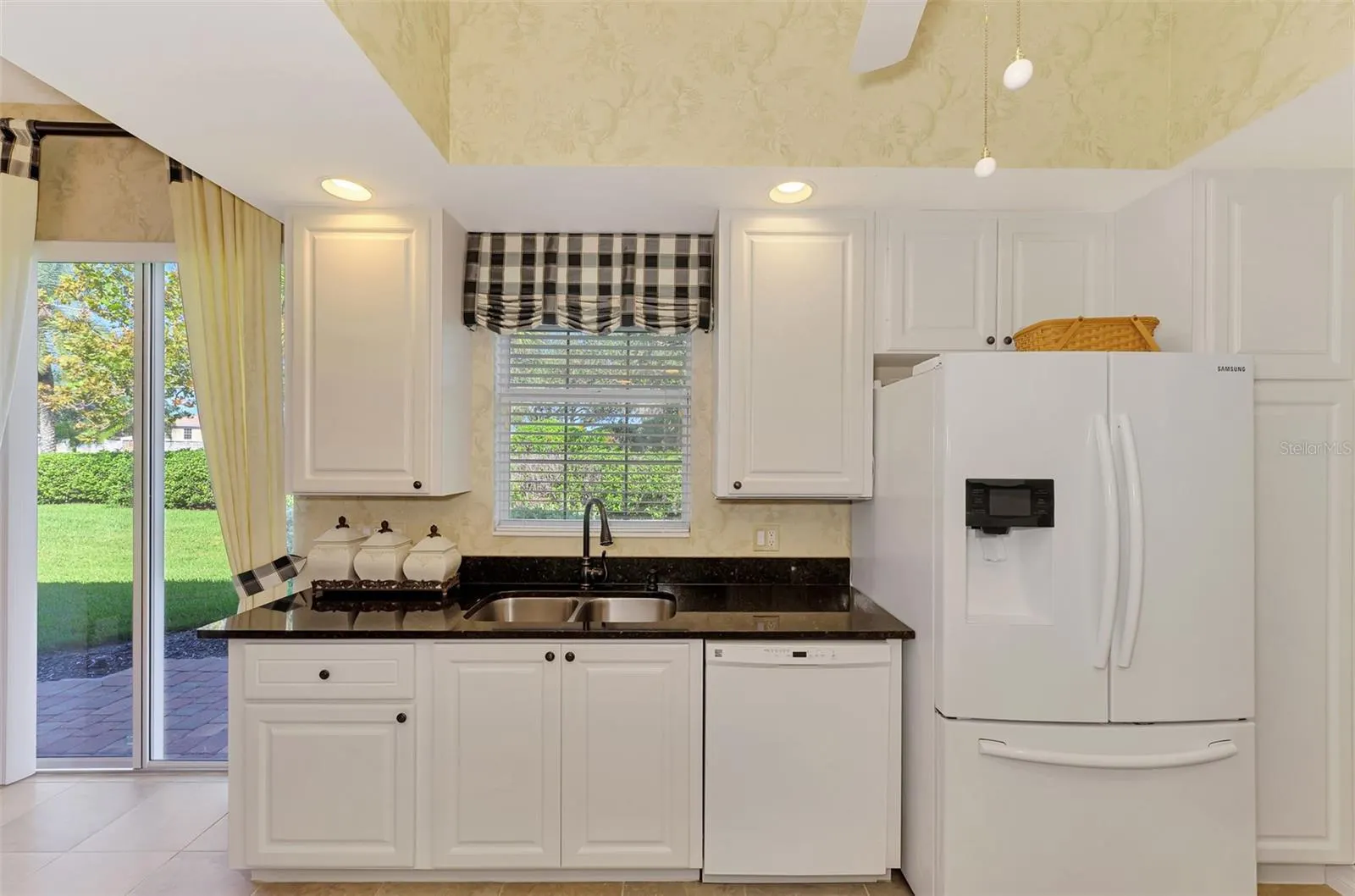 5882 BENEVENTO DR