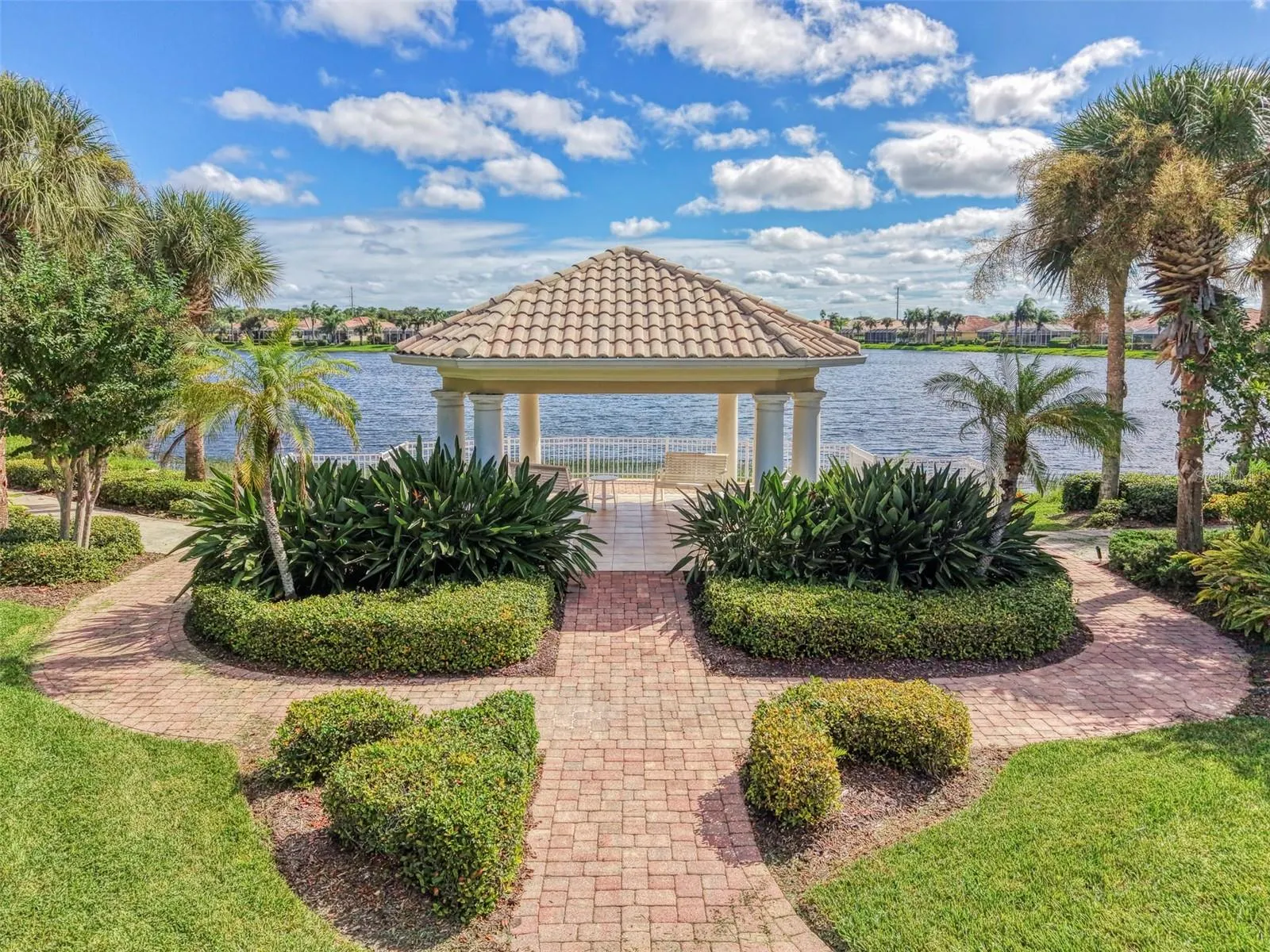 5882 BENEVENTO DR
