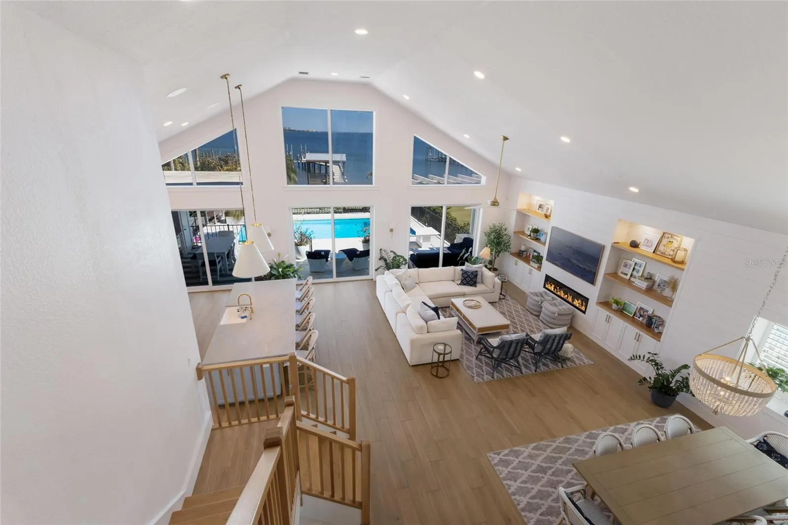 1519 RIVERVIEW LN