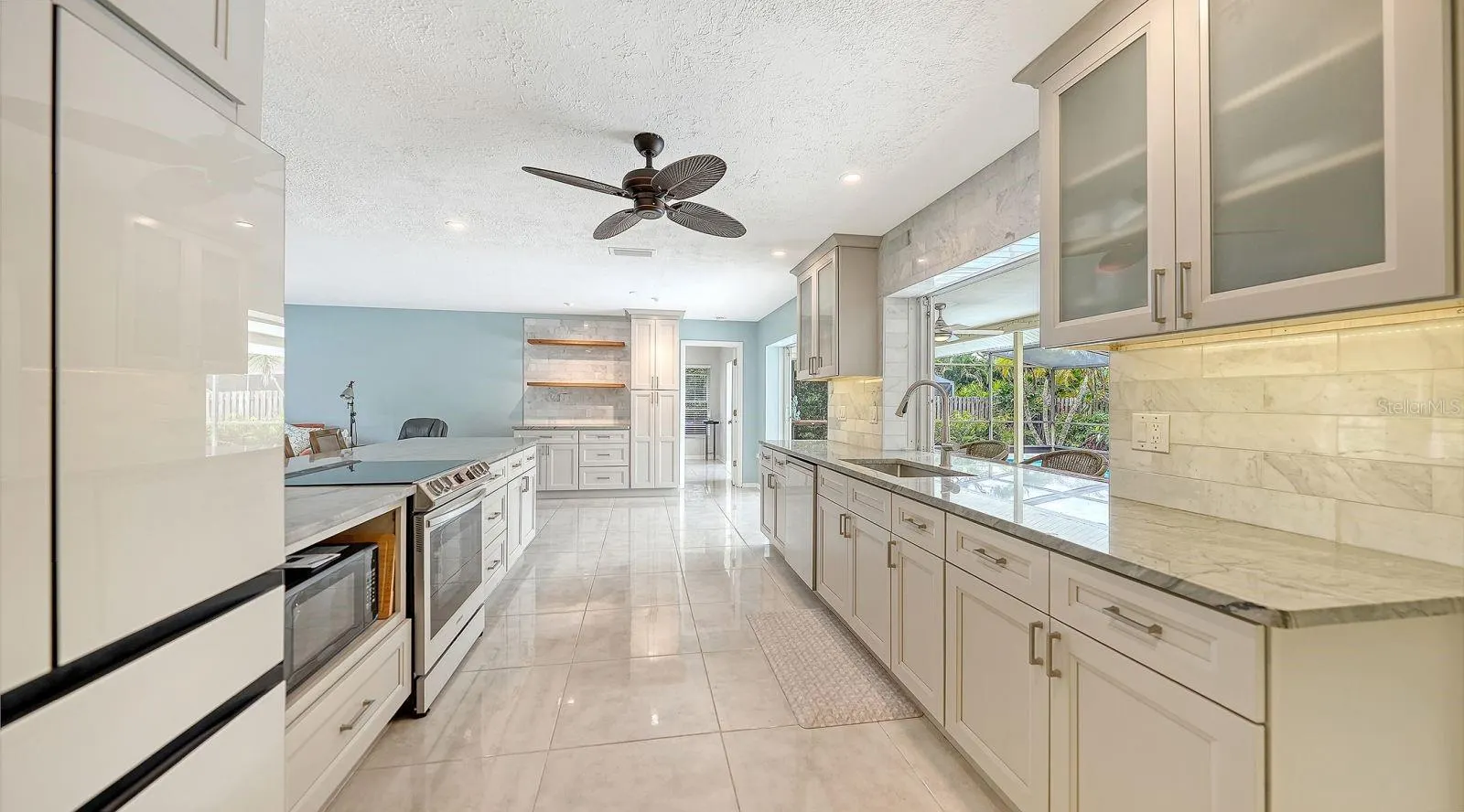2295 PINE VIEW CIR