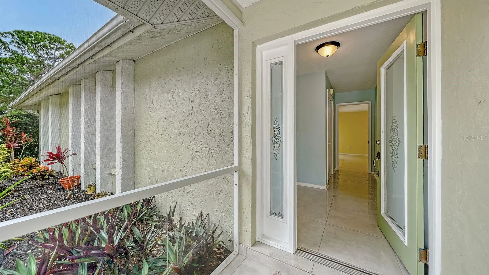 2295 PINE VIEW CIR